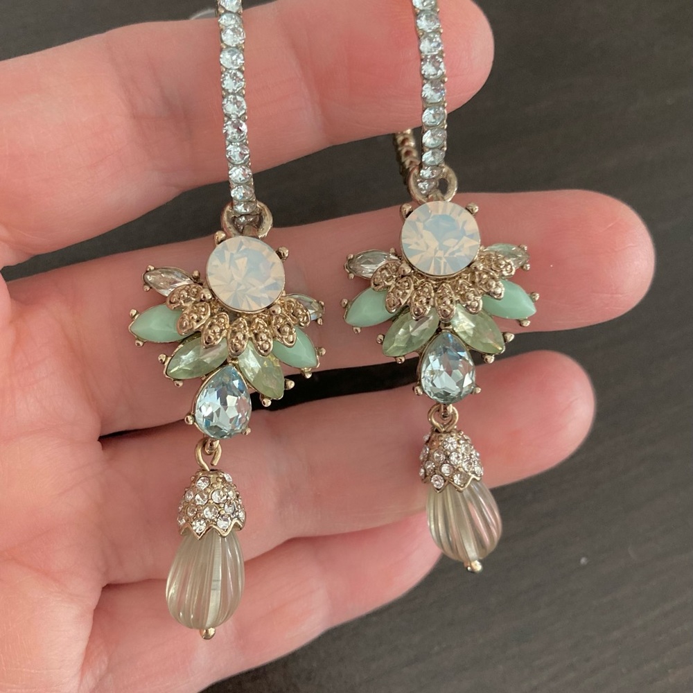 Earrings. Dazzling Beautiful Earrings. Excellent Condition. Pre Owned - Picture 3 of 16